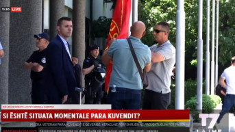 Veterani OVK podigli zastavu OVK ispred Skupštine Kosova Veterani OVK podigli zastavu OVK ispred Skupštine Kosova