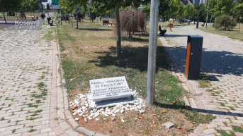 Spomen ploča posvećena nestalima i kidnapovanima