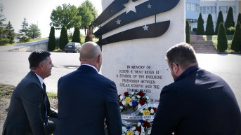 Haradinaj kod spomen ploče Boa Bajdena