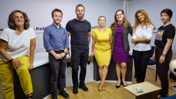 Osoblje ambasade SAD i predstavnici medija u Severnoj Mitrovici Osoblje ambasade SAD i predstavnici medija u Severnoj Mitrovici