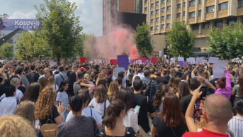 Protest u Prištini zbog silovane devojčice.jpg