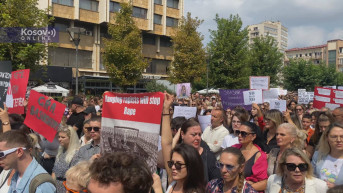 Protest u Prištini zbog silovane devojčice.jpg Protest u Prištini zbog silovane devojčice.jpg