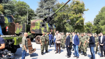 Vučić na izložbi novog naoružanja Vučić na izložbi novog naoružanja