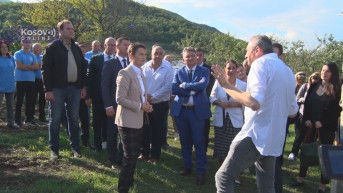 Brnabić u selu Kutnje.jpg