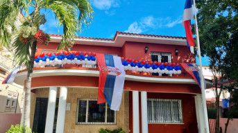Srpska zastava na ambasadi u Havani