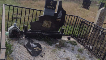 Oskrnavljena grobnica u Klokotu Oskrnavljena grobnica u Klokotu
