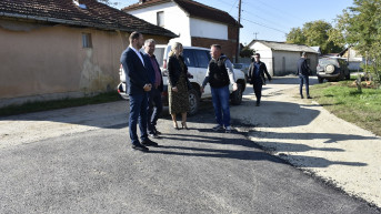 Milan Joksimović obišao radove na asfaltiranju ulica Milan Joksimović obišao radove na asfaltiranju ulica
