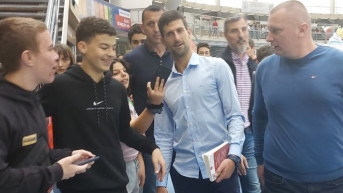 Novak Đoković na Sajmu knjiga. jpg