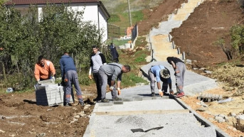 Radovi na izgradnji stepenica Radovi na izgradnji stepenica