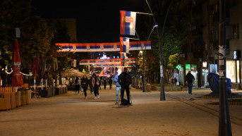 Severna Mitrovica - srpske trobojke na svakom koraku