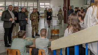 Anđelo Mikele Ristuća u Osnovnoj školi u Severnoj Mitrovici 