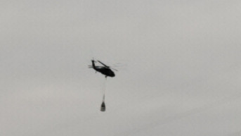 Helikopter iznad barikade na Rudaru