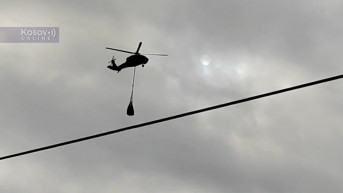 Helikopter iznad barikade na Rudaru