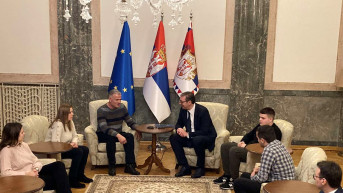 Vučić sa porodicom Srđana Petrovića.jpg