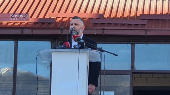 Umesto da tradicojom pravoslavalja da Bozic proslavimo,mi smo morali protestom da dignemo glas protic pucnja na Stefana i Milosa. Zasto,je su Srbi,dodao je Jevtic. On je  porucio medjunarodnoj zajedni da je vreme da urazume Kurtija