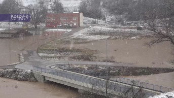 Poplavljen sportski teren