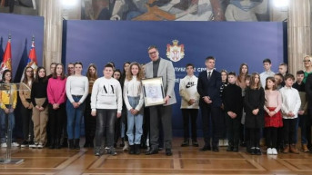 Vučić sa srpskom decom iz Slovenije
