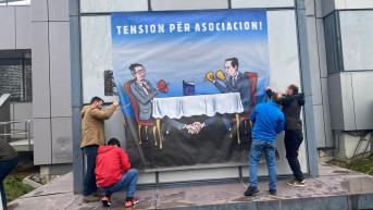 Aktivisti SDP ispred zgrade Vlade