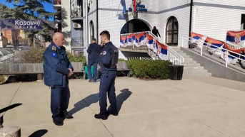 Kosovska policija ispred zgrade Opštine Zubin Potok