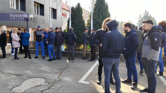 Okupljeni ispred Opštine Leposavić uoči rasprave o eksproprijaciji