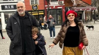 Edi Rama sa porodicom u Prizrenu