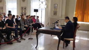 Ivica Dačić sa studentima iz Francuske