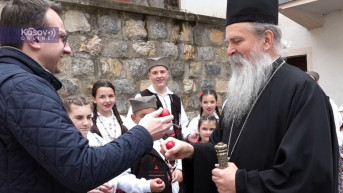 Petar Petković u manastiru Draganac sa vladikom Teodosijem
