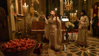 Petković na Vaskršnjoj liturgiji u Visokim Dečanima