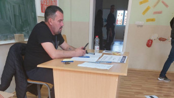 Član izborne komisije sa tetovažom UCK