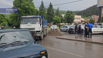 Barikada ispred opštine u Leposaviću