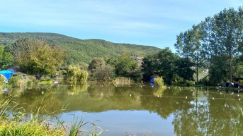 Velikim  zalaganjem vlasnika jezera Jovana Miladinovića i uz nesebičnu pomoć organizatora i takmičara, uređeno je priobalje jezera kako bi se stvorili osnovni uslovi za početak ovog, sada već tradicionalnog, takmičenja u šaranskom ribolovu.  Ove godine, ligu su činile devet takmičarskih ekipa iz Gračanice, Dobrotina, Prilužja, Severne Mitrovice, Leposavića, Sočanice i Leška. Iako vremenski uslovi nisu išli na ruku takmičarima, zalaganje ribolovaca je bilo na zavidnom nivou.  Nakon otpecanih 48 sati, koliko 