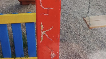 Natpis "UČK" na igralištu u Ugljaru Natpis "UČK" na igralištu u Ugljaru