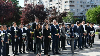 Odavanje počasti kineskim novinarima nastradalim u NATO bombardovanju SR Jugoslavije