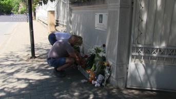 Građani Severne Makedonije odaju počast žrtvama dve tragedije u Srbiji Građani Severne Makedonije odaju počast žrtvama dve tragedije u Srbiji