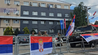 Srpske zastave na barikadama ispred zgrade opštine Leposavić