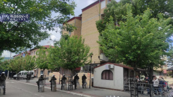 Stambeni bloka pored zgrade opštine Zvečan