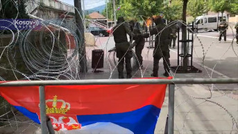 Kfor uklonio bodljikavu žicu u Zvečanu Kfor uklonio bodljikavu žicu u Zvečanu