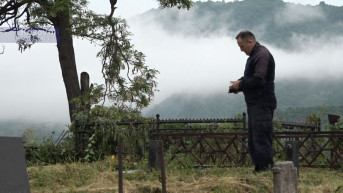 Građani na zadušnicama na groblju u Južnoj Mitrovici