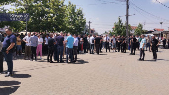 Okupljanje meštana Gračanice zbog hapšenja Dragiše Milenkovića