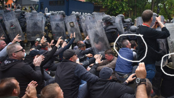 Srbi u Zvecanu pre hapsenja Obrenovica i Petrovica