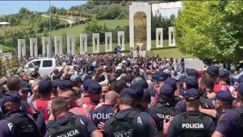 Upad policije u MEK kamp u Draču