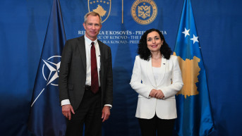 Pomoćnik generalnog sekretara NATO Tomas Gofus i predsednica Kosova Vjosa Osmani