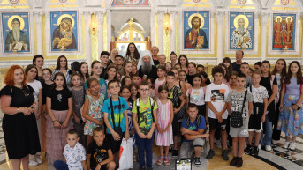 Deca iz Baranje, Bosanske Krajine i Slovenije danas u Beogradu sa Patrijarhom Porfirijem