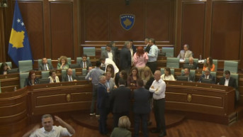 Opozicija blokira govornicu