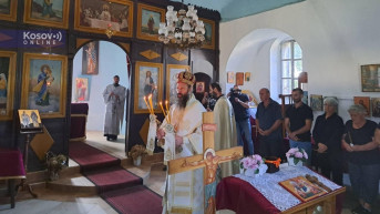 Vladika Ilarion služi paratos ubijenoj srpskoj deci u Goraždevcu