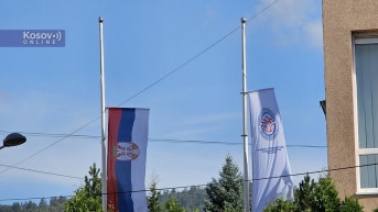 Zastave na pola koplja u Leposaviću