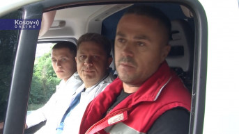 Vozilo Hitne pomoći zaustavljeno u Banjskoj