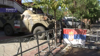 Poljski kontigent Kfora obezbeđuje teren oko opštinske zgrade u Zvečanu