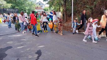 Mališani predškolske ustanove sa vaspitačima