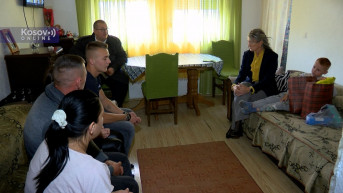 Svetlana Miladinov i Milan Kostić sa porodicom Radomirović